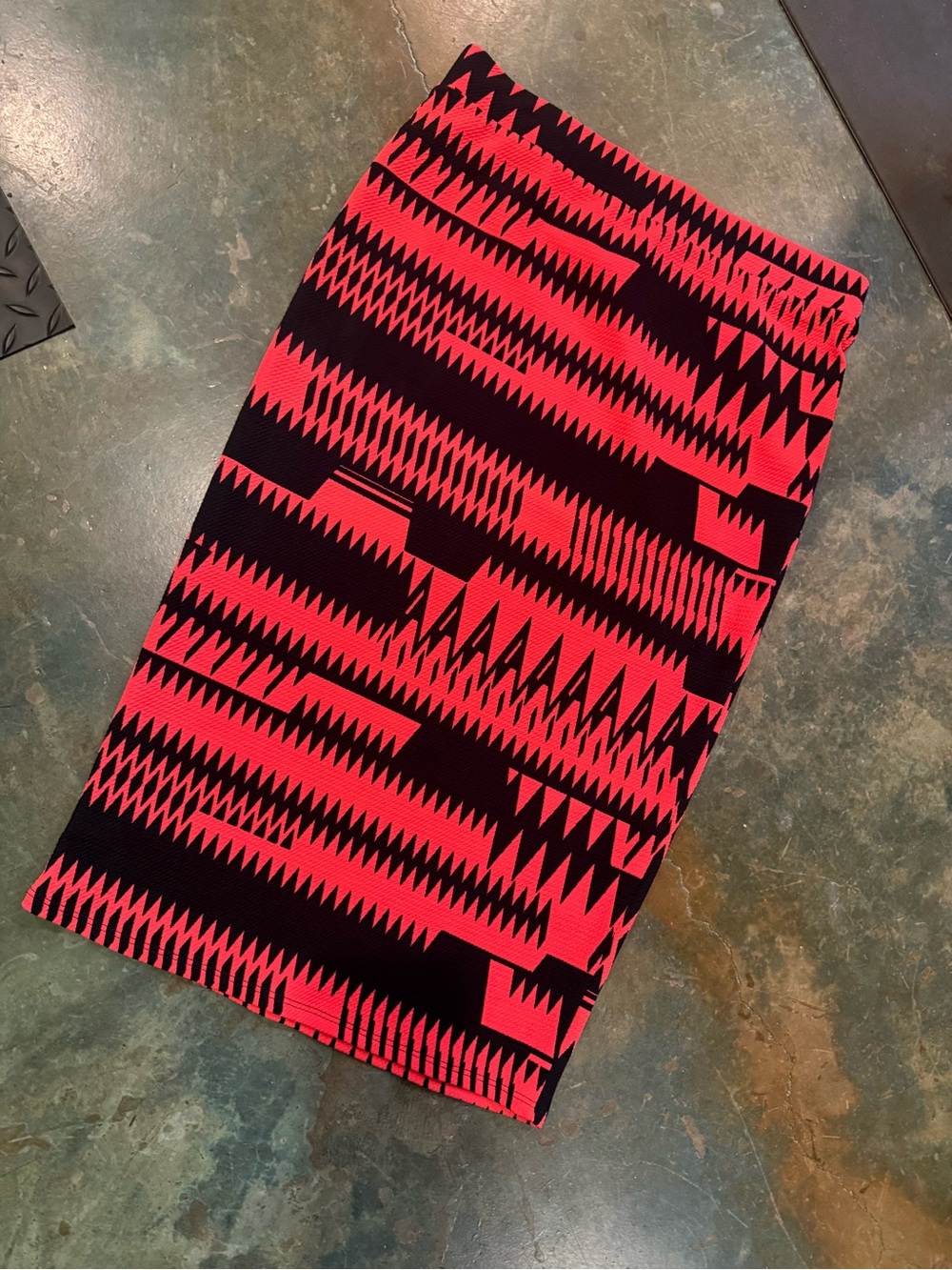 Sz. XL Red and Black Geometric Pencil Skirt - Picture 2 of 2